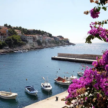 Apartman By The Sea Zavalatica, Korcula - 9285 *